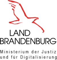 Logo Land Brandenburg mit einer stilisierten roten Möwe und dem Text Ministerium der Justiz und für Digitalisierung